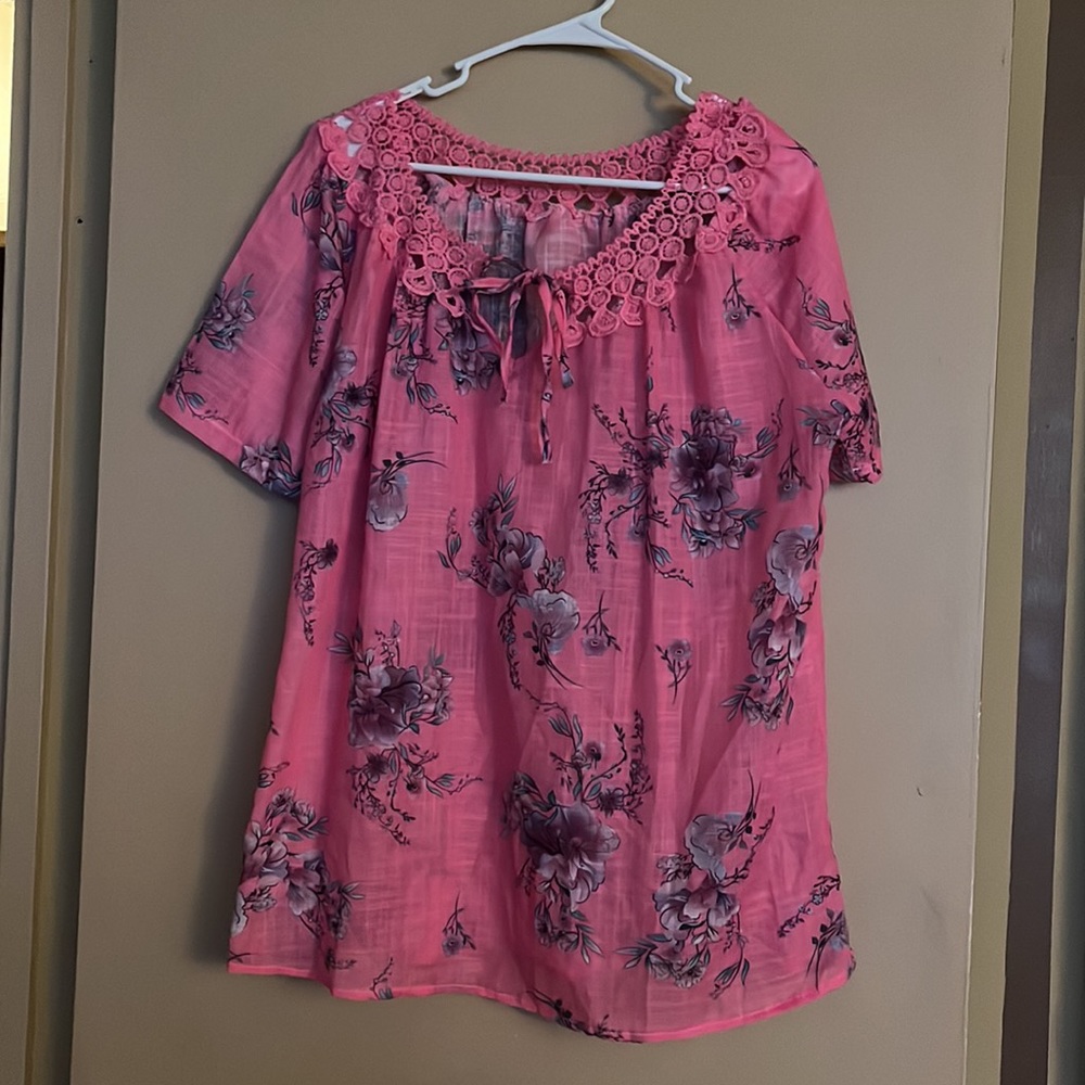 NWOT Unbranded pink floral blouse size: XXL